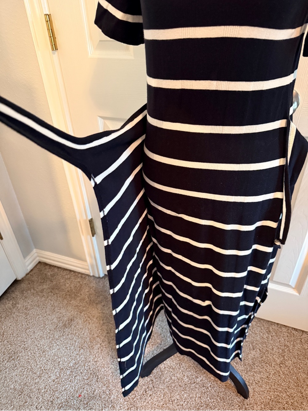 Evereve Black & White Striped Tie-Waist Midi Dress - Picture 4 of 9